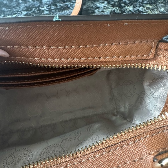 Michael Kors Small Tan Crossbody/Shoulder bag never worn - Picture 5 of 7
